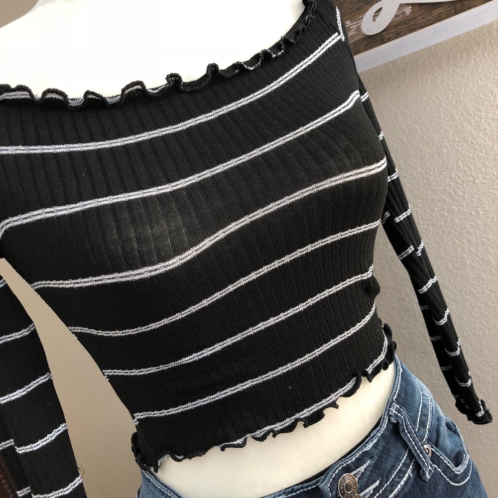 Black White Crop Top - Picture 3 of 4